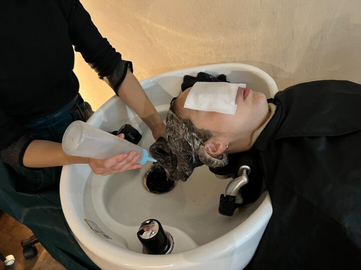 カラーの色味を安定させるためのトリートメント